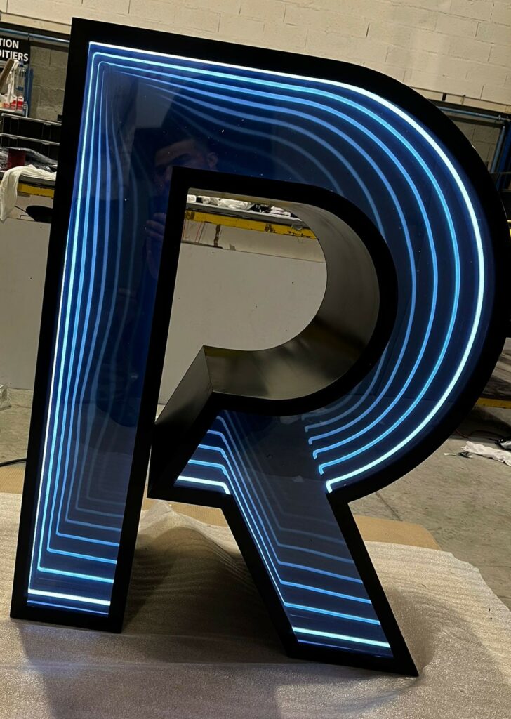 Lettre boitier led infinie