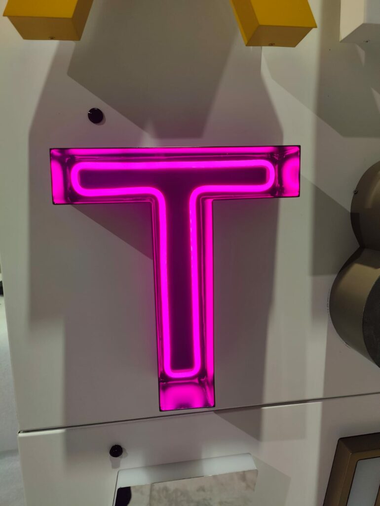 T BIS – TOTEM ART ET TECHNIC